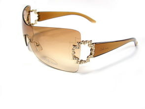 專業眼鏡直銷店進駐南京東路寫字樓，提供醫學驗光與高性價比眼鏡